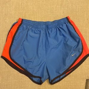 Nike tempo short